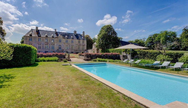 Chateau Les Douves - Eight Bedroom Castle, Sleeps 14