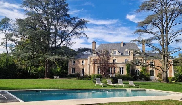 Chateau XVIII Pool Tennis Billiards. 90' from Paris