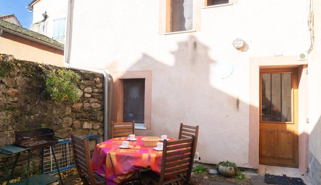 CHEZ MARIE CARMEN GGT077