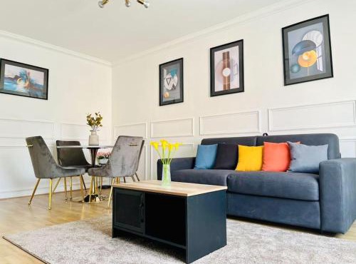 Chic Appartement Design et Securise avec parking, Proche Paris I CDG