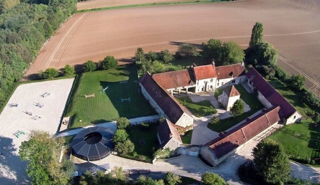 Chic country house in the heart of a 13th-century manor house and show jumping stable