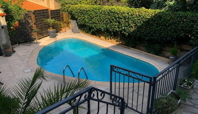 Close to Gréoux les bains, 1 bedroom for 2 + a small one for 1 and the swimming pool! in Saint-Julien