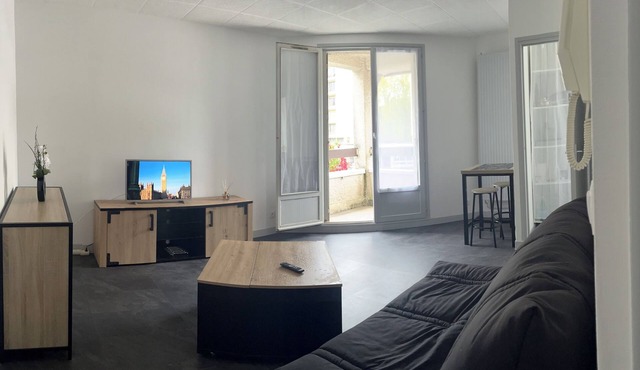 Close to town center and amenities in a quiet location
