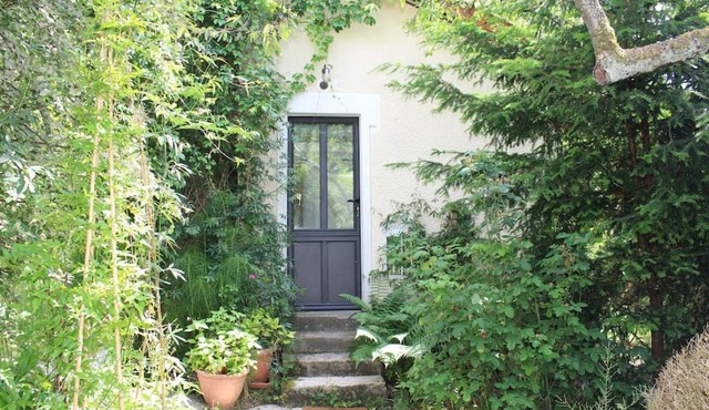 Cocoon in a green setting, private garden