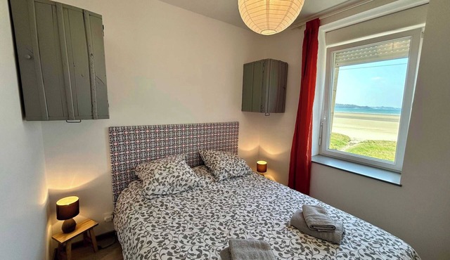 Cocooning stay by the sea, sleeps 8