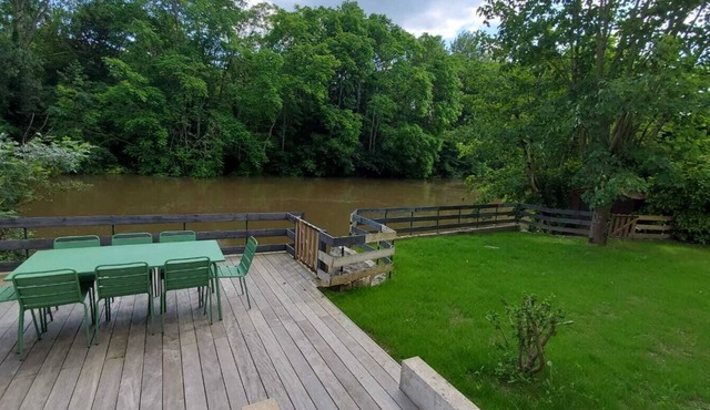 Coin de Paradis Entièrement Rénovée en Bord de Rivière et ses 20 Mètres de Berge