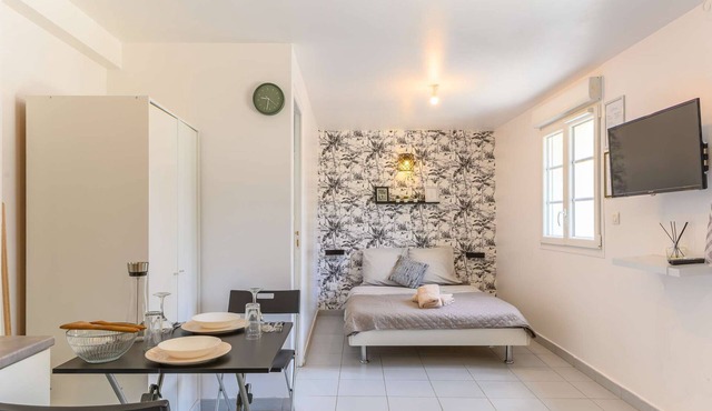 Come and discover the cocoon of l'impasse in Tremblay en France with our Deluxe studio!