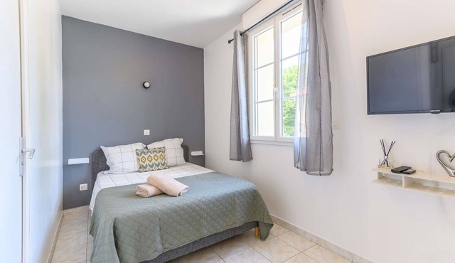 Come and discover the cocoon of l'impasse in Tremblay en France with our Deluxe studio!