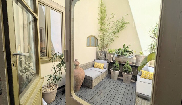 Comfortable, arty vibe 1-bed apt with outdoor patio in Saint-Antonin awaits you.