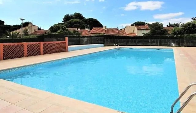 Comfort Studio with Private Bathroom for 4 Guests, Residence with Pool & Parking 4CORAU168