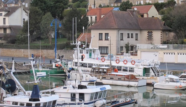 Comfortable house overlooking the port and close to shops.