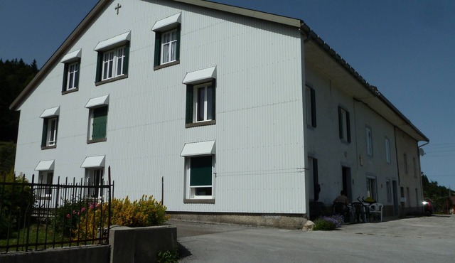 COMFORTABLE AND SPACIOUS APARTMENT