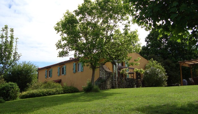 Comfortable 2 bed gite with pool. Dog friendly!
