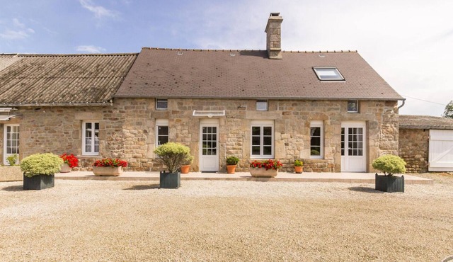Comfortable Normandy House with Terrace and Private Parking in Gatteville