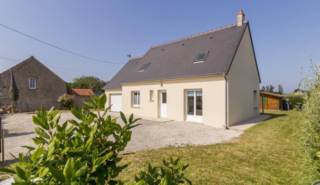 Comfortable house near Barfleur with parking