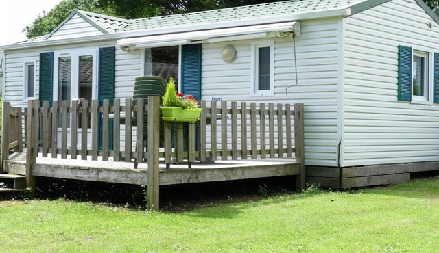 Comfortable mobile home with terrace in Bieuzy