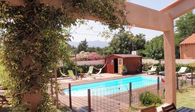 COMFORTABLE VILLA, GARDEN, PRIVATE POOL, 20 MINUTES PERPIGNAN / BEACHES / SPAIN