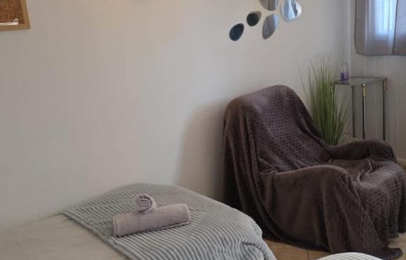 Confortable studio avec Piscine à partager en option