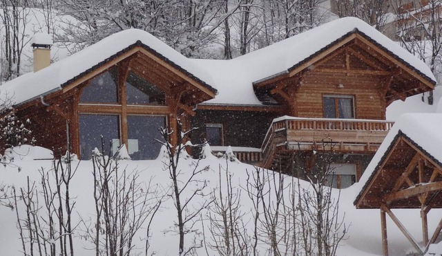 Contemporary 4 star cottage in a quiet hamlet in the town of Risoul.