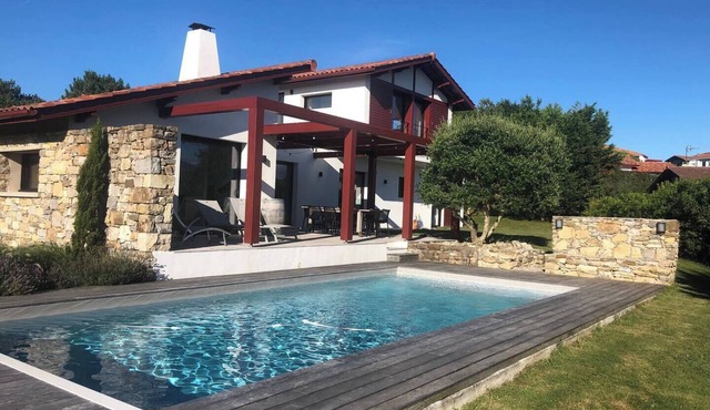 Contemporary Basque house, swimming pool and fronton