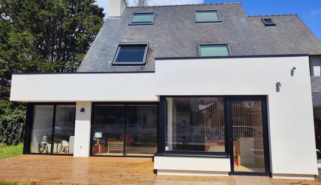Contemporary house close to the beach