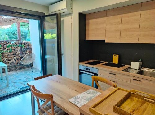Coquet appartement avec patio privatif-Stationnement gratuit à proximité