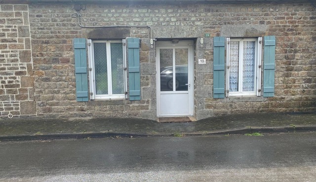 Cosy 2 bed cottage, sleeps 4, in quiet village