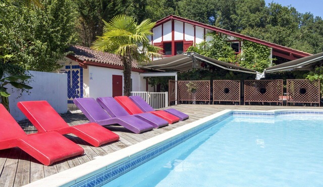 Cosy apartment for 8 people with pool, WIFI, TV, terrace and pets allowed