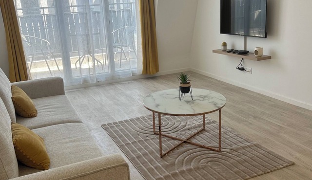 Cosy apartment with balcony near Paris