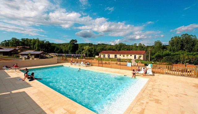 Cosy apartment in villa for 4 people with pool, WIFI, TV, terrace and pets allowed