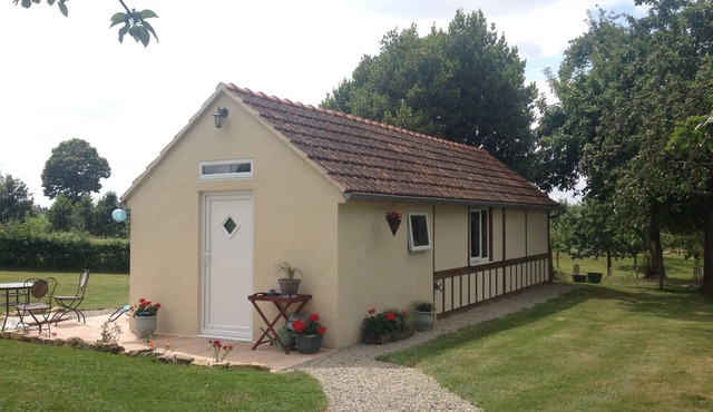 Cosy Chalet - Sleeps 2-3, Peaceful Setting, 5kms To Shops,Linen/Towels Included