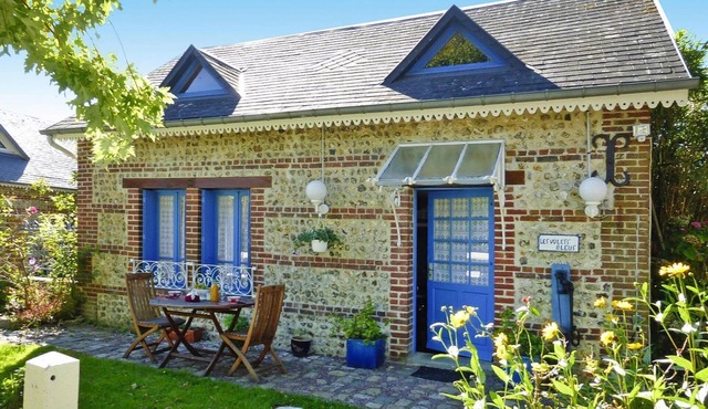 Cottage near Étretat Cliffs with Private Garden