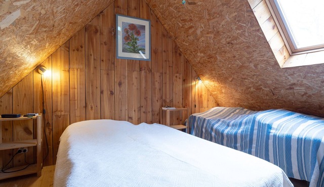 Cottage 'Gîte D'étape' with Shared Garden and Wi-Fi