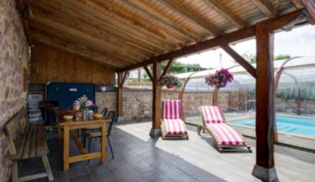 Cottage 'Gite Les Cerisiers' with Private Terrace, Private Garden and Wi-Fi