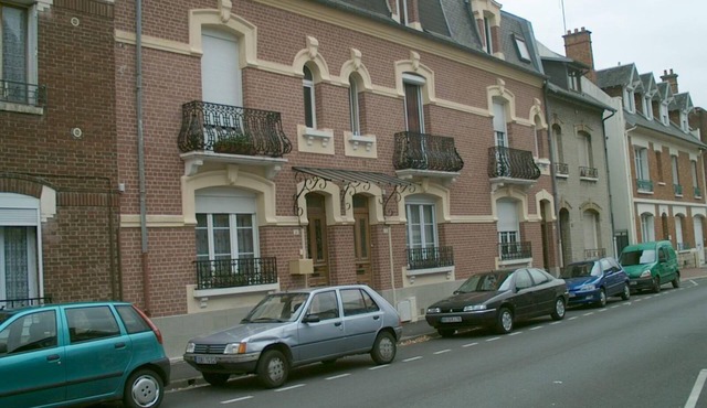 cottage in the city center 5 minutes from the train station