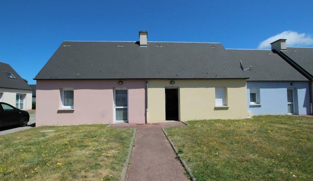 Cottage near the sea with parking and pets allowed