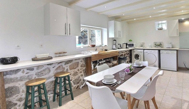 Cottage - Sleeps 4 with Log Burner & Pet Friendly