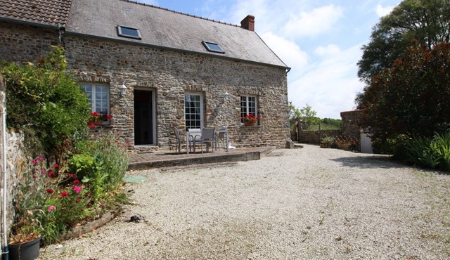 Country house with garden in Saint-Maurice-en-Cotentin