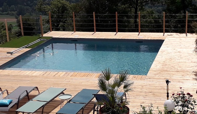 Country cottage with swimming pool in the Quercy Regional Park