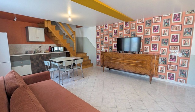 Country getaway with shared pool in Chabris