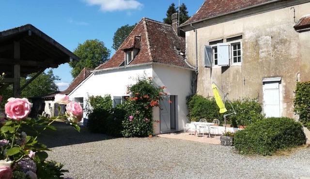 Country gite in Béarn with swimming pool