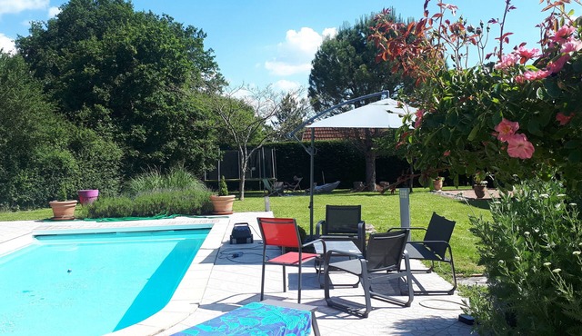 Country house with pool and garden in Burgundy between Loire and Morvan