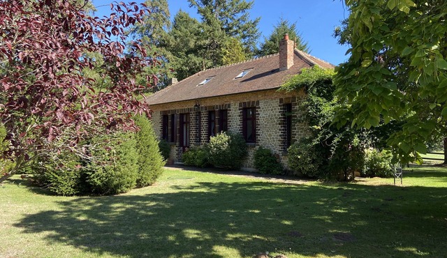 Country house with swimming pool and tennis court