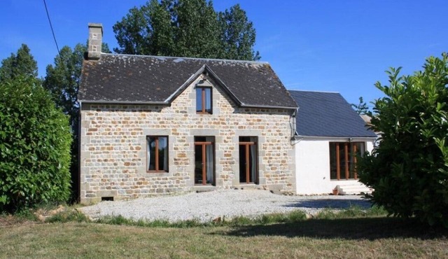 Country location with easy access to local towns. Sleeps up to six people.