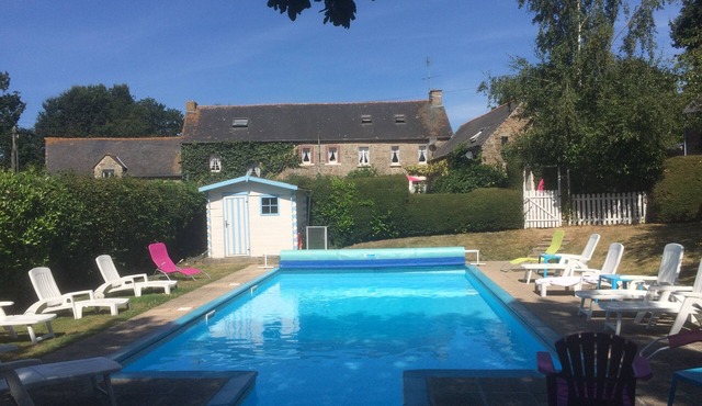 Country Retreat Brittany Sleeps 4 + Cot, Heated Pool, Free Wifi, Pet Friendly