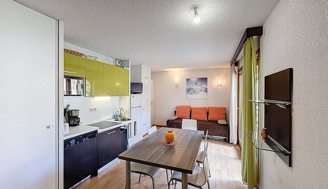 Cozy Stay for 6 in Chantemerle