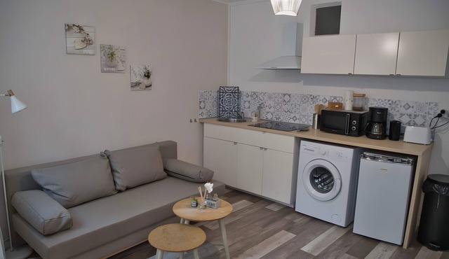 Cozy Apartment in Joigny Historic Center – Sleeps 4