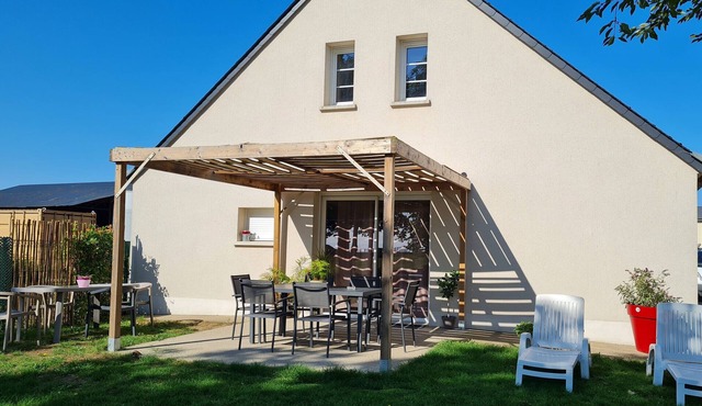 Cozy Farmhouse Stay: 5 Guests, Scenic Views, Near Loire Valley Castles