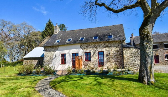 Cozy Garden Villa in Bonnemain