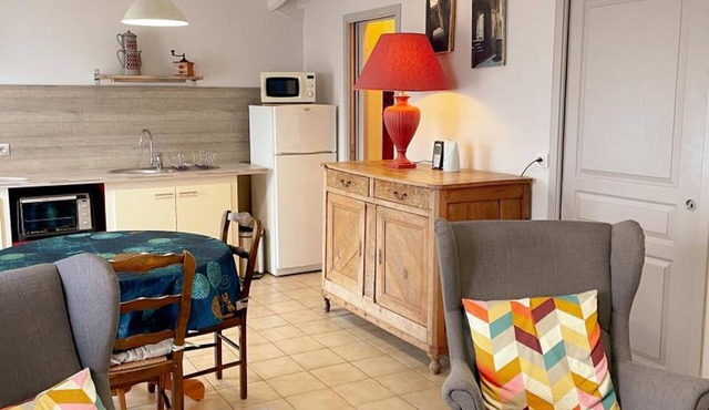 Cozy Gîte with Private Terrace, Garden View, and Modern Amenities in Couffy in Couffy